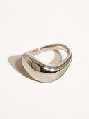 Erin 18k non-tarnish classic wavy ring by DIEZYONCE